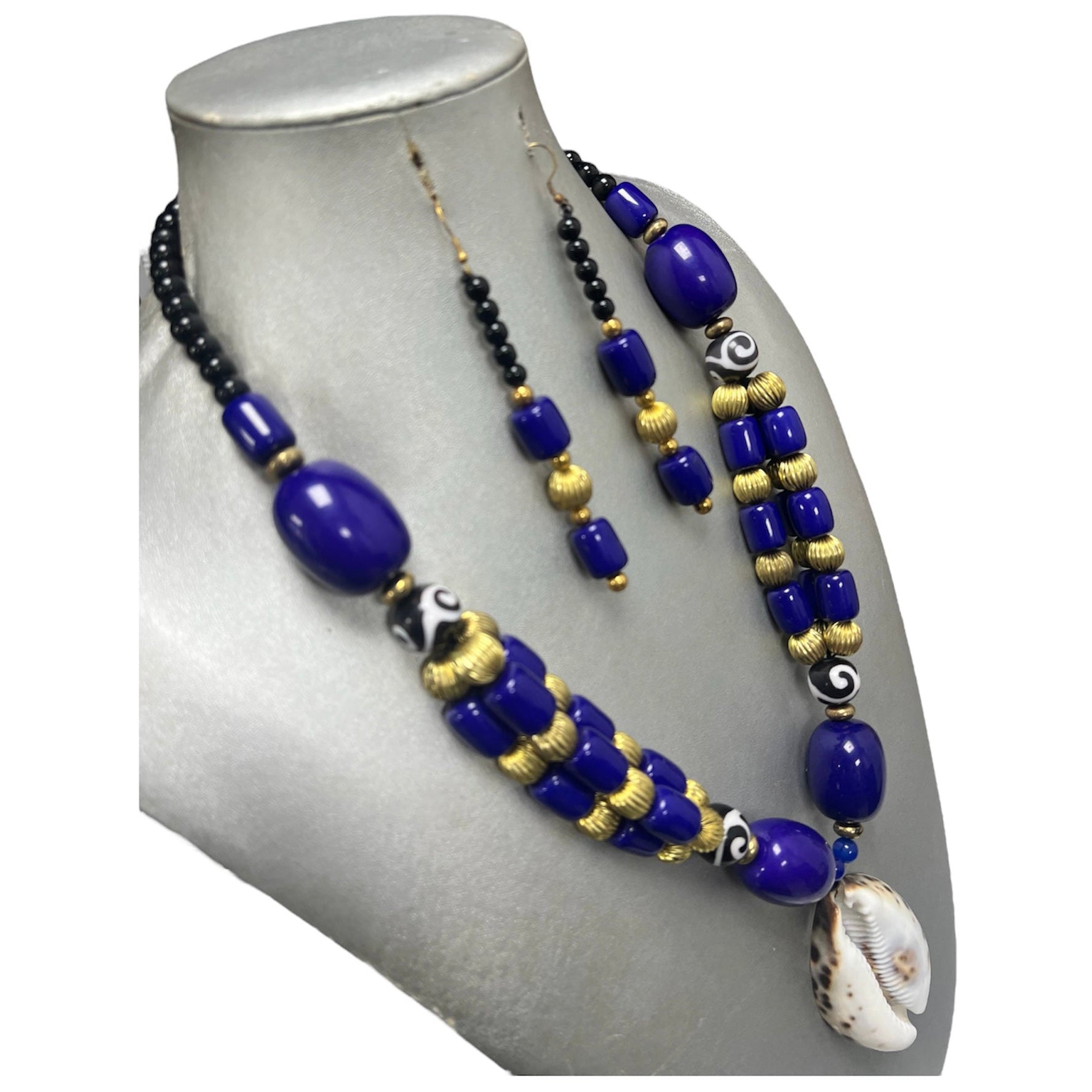 Women's African Necklace Set With Large Cowrie Shell Pendant -- Jewelry 52