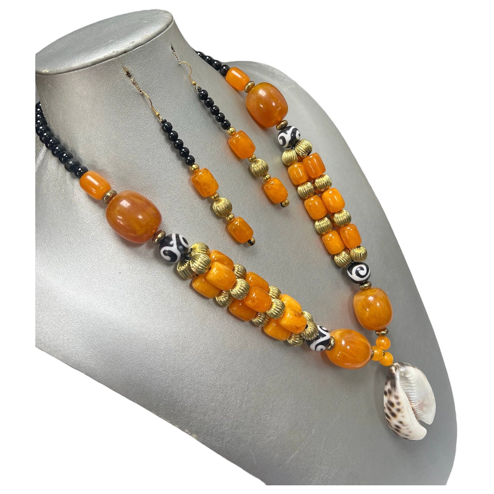 Women's African Necklace Set With Large Cowrie Shell Pendant -- Jewelry 52