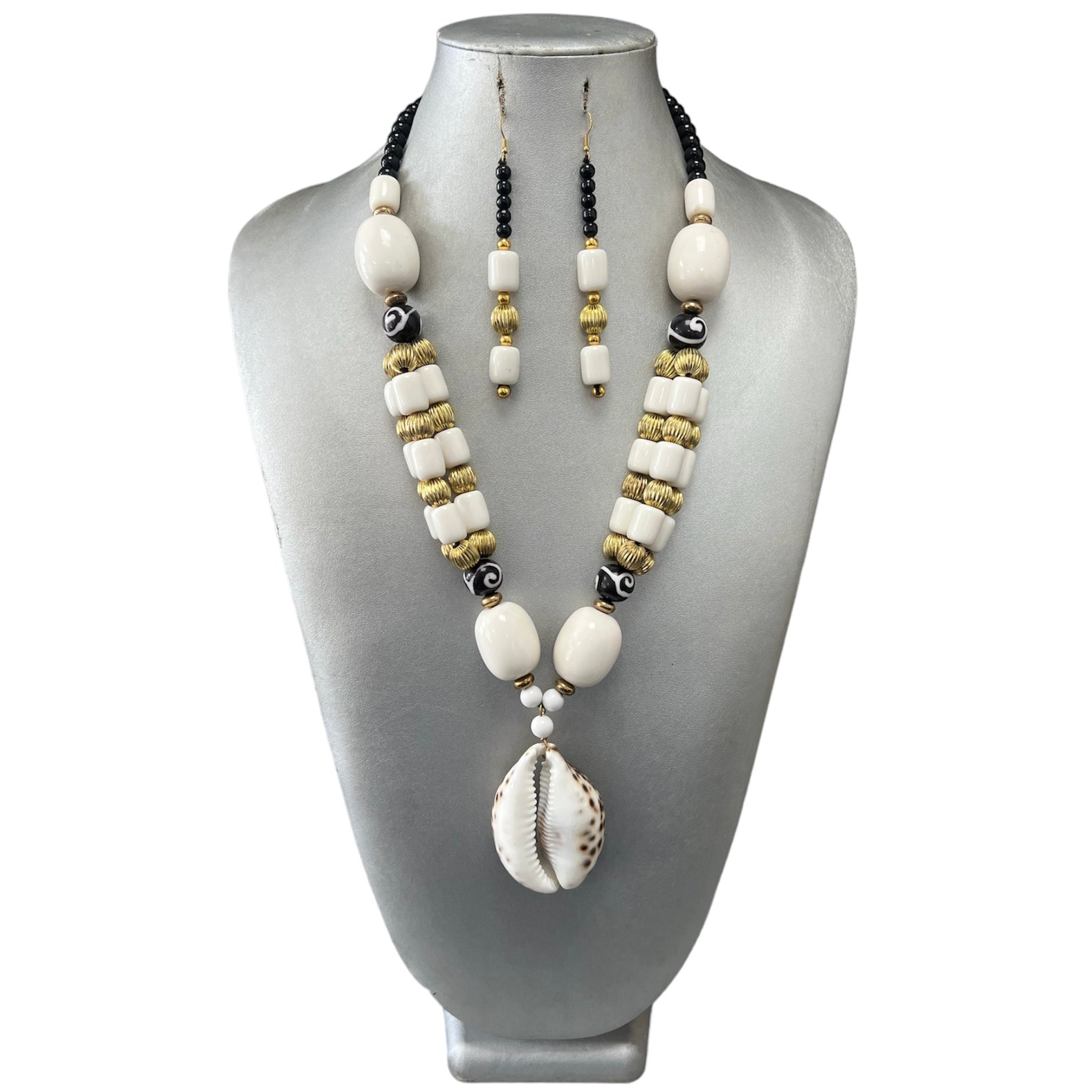 Women's African Necklace Set With Large Cowrie Shell Pendant