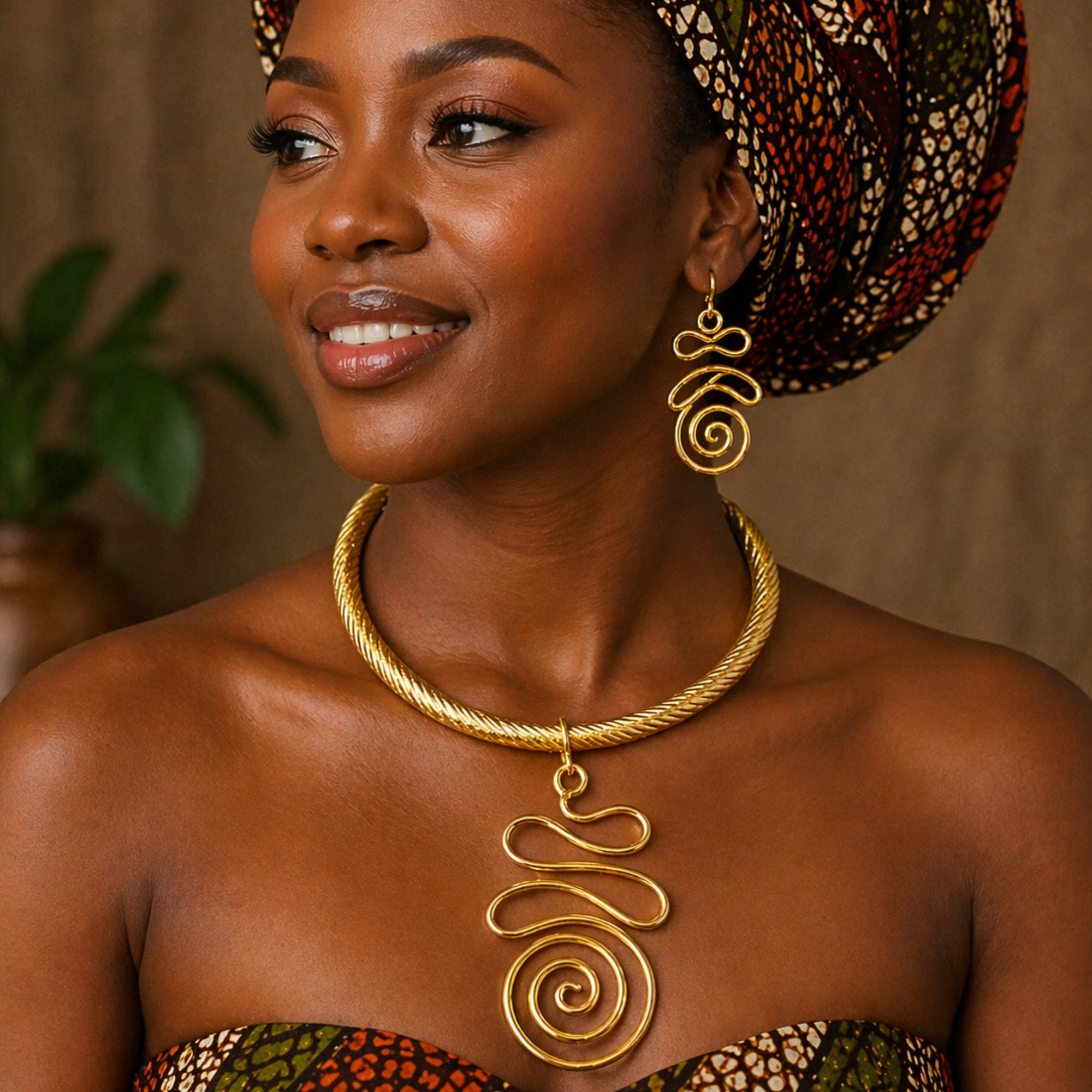 Abstract Design Gold Pendant Choker Necklace Set