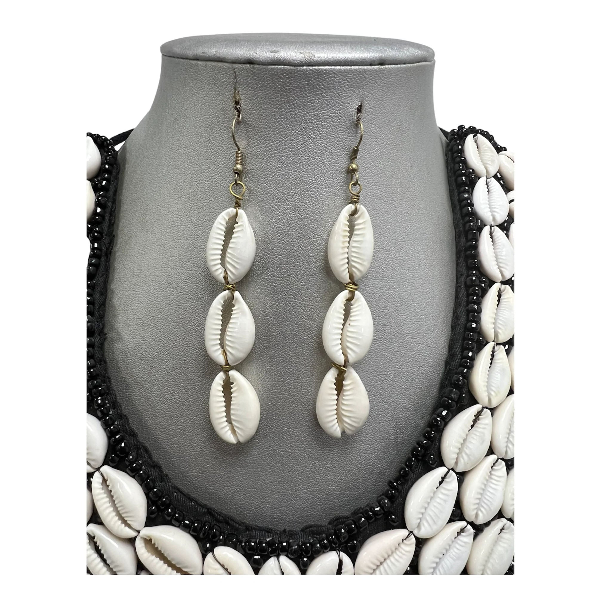 Women's Gynami Style Cowrie Shell Necklace Set