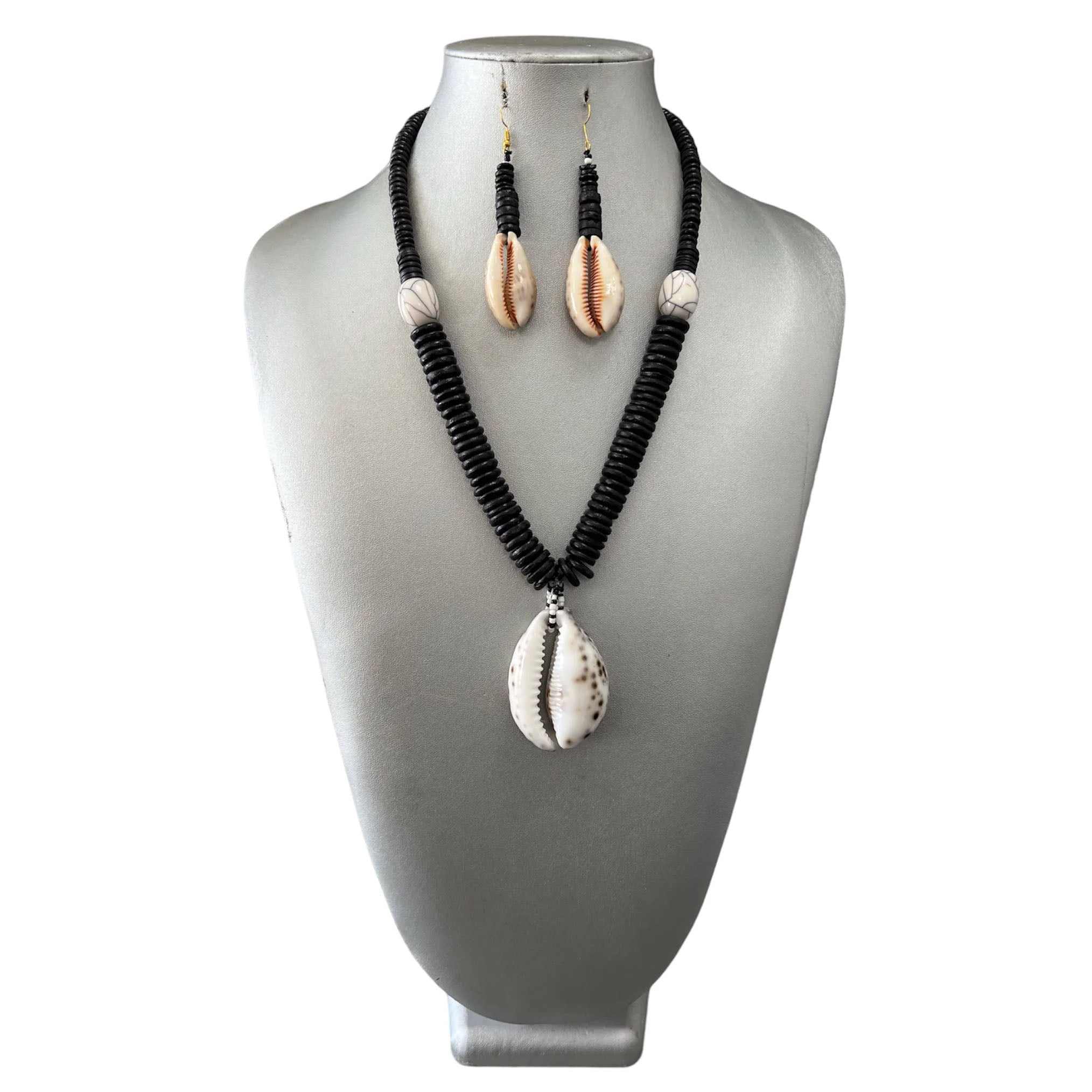 Women's Large Cowrie Shell Pendant Beaded Necklace Set