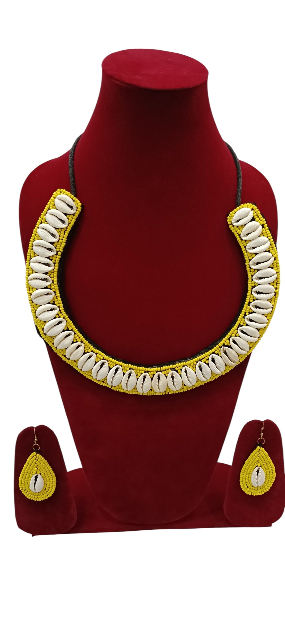 Round Cowrie Shell Necklace with Colored Beads