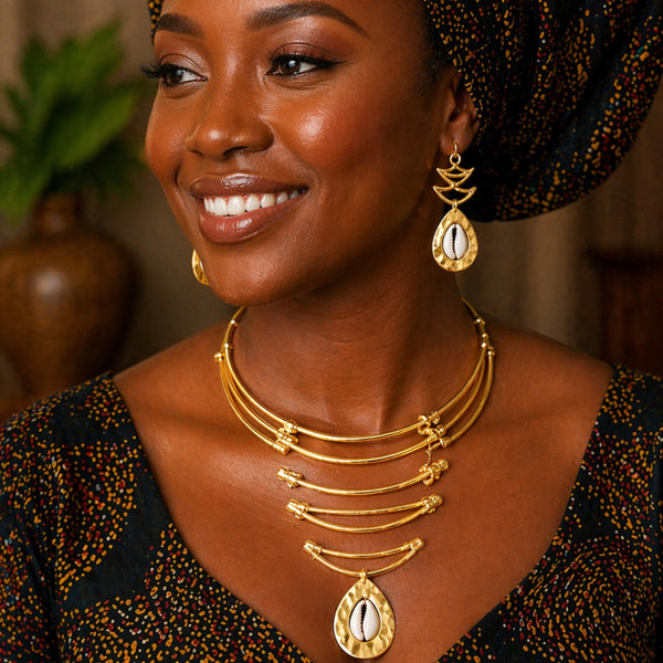 Teardrop Cowrie Shell Pendant Design Necklace Set