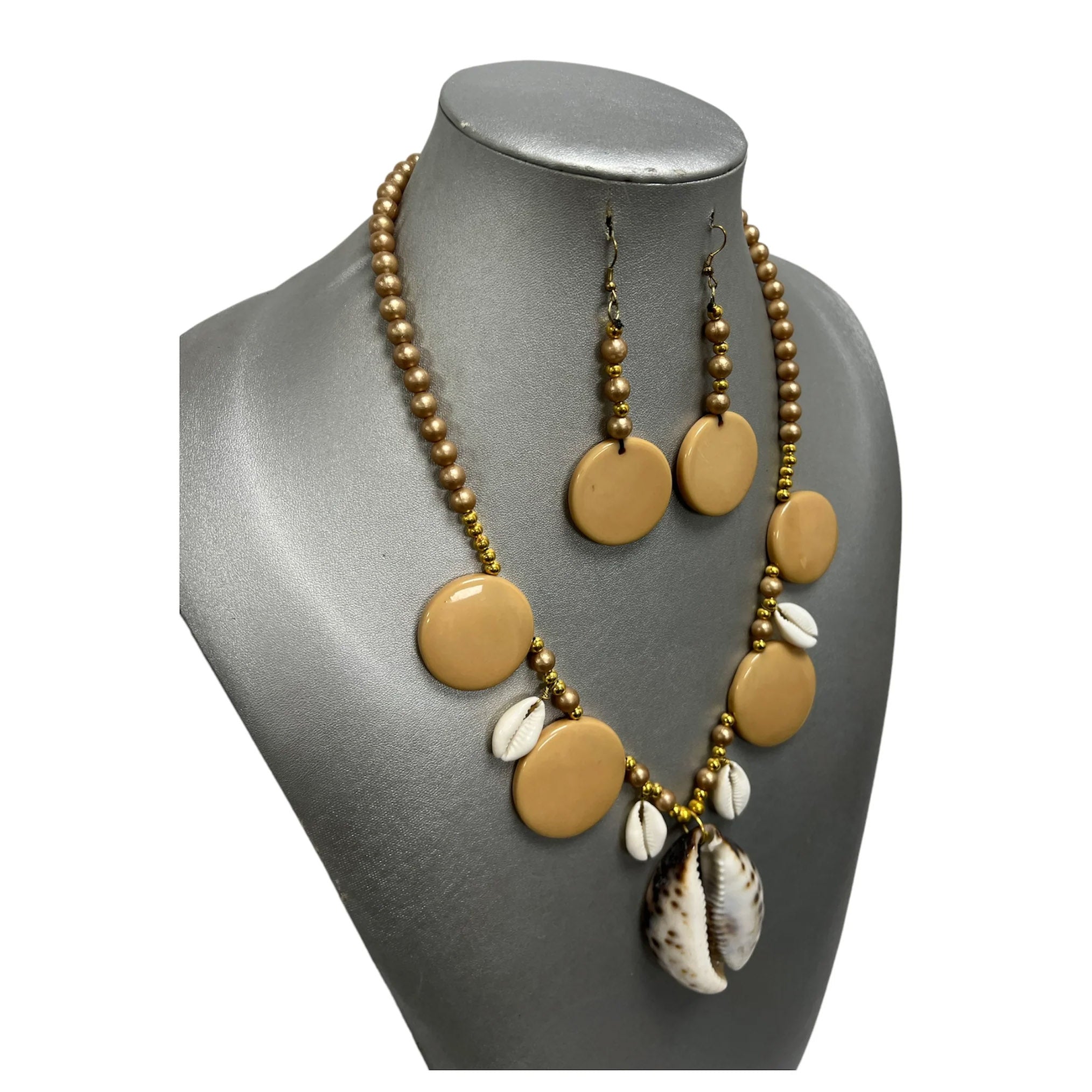 Women's Disc and Cowrie Shell Pendant Necklace Set