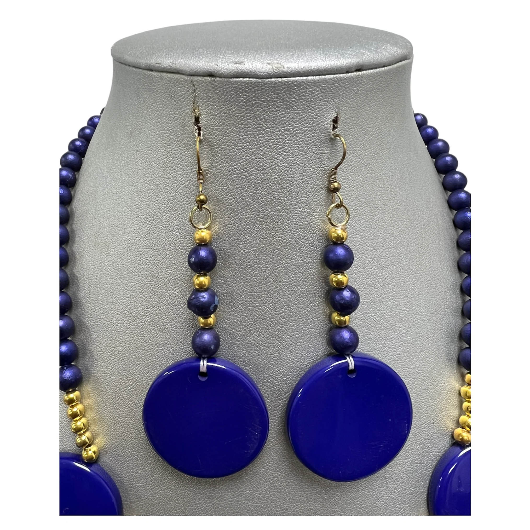 Women's Disc and Cowrie Shell Pendant Necklace Set